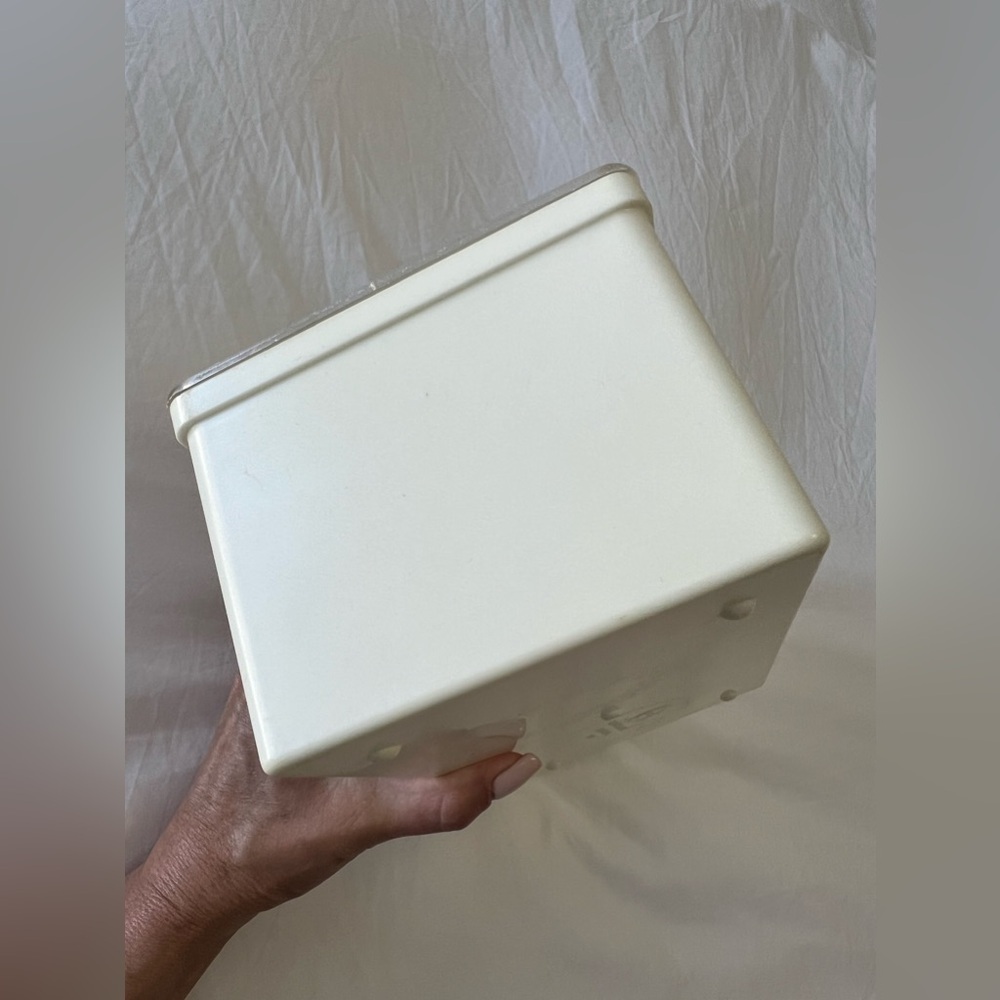 Vintage Wilson Wil-Hold Plastic Storage Box | White Embossed Roses - Picture 11 of 12